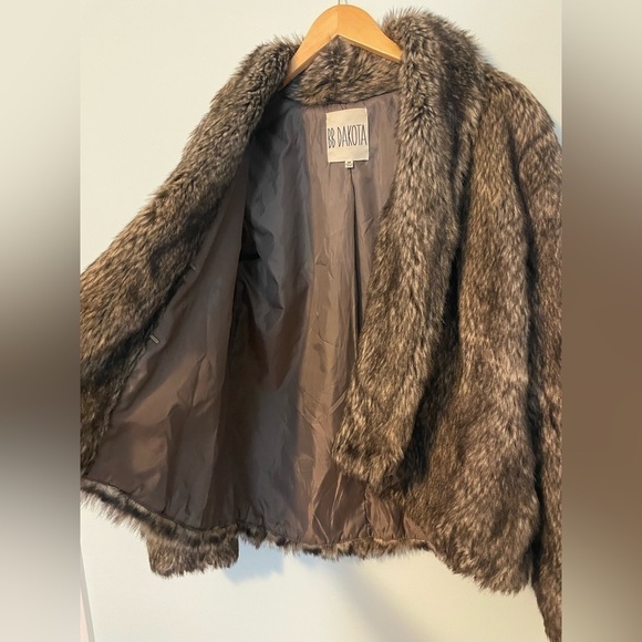 BB Dakota Faux Fur Jacket Women’s Medium - Picture 5 of 8